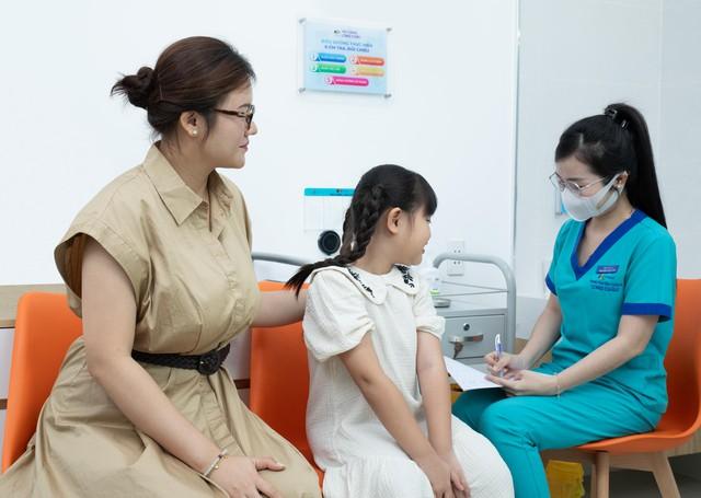 Chủ động bảo vệ bé trước làn sóng ‘dịch chồng dịch’ dâng cao - Ảnh 2.