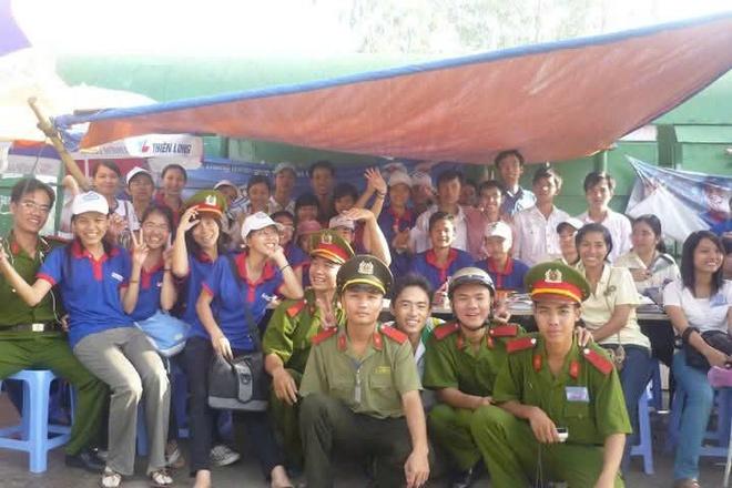 Từ những cổng trường mùa thi, biết bao người trẻ đã lớn lên bằng lòng tử tế  - Ảnh 10.