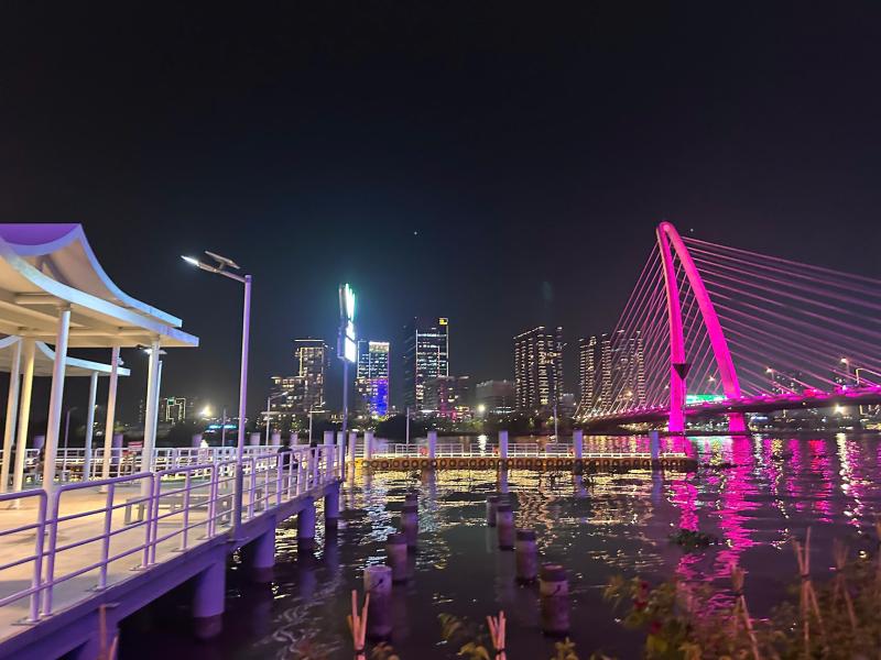 Bến tàu Ba Son có gì mà giới trẻ TP.HCM rủ nhau check-in view 'triệu đô'? - Ảnh 1.