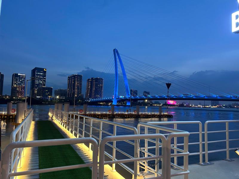Bến tàu Ba Son có gì mà giới trẻ TP.HCM rủ nhau check-in view 'triệu đô'? - Ảnh 4.