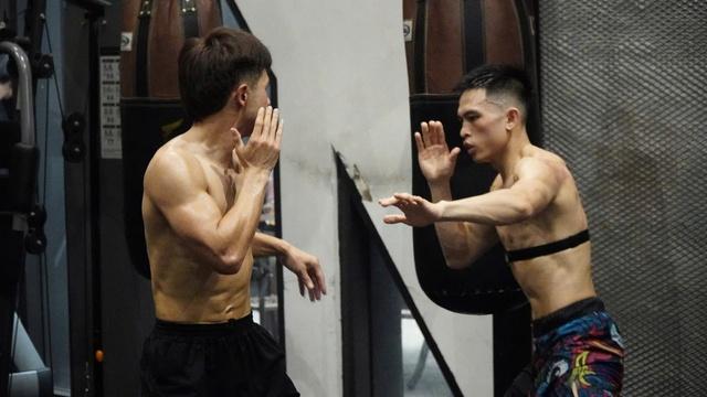 Từ bỏ nghề y và ngã rẽ cuộc đời của võ sĩ quyền anh chuyên nghiệp - Ảnh 3.