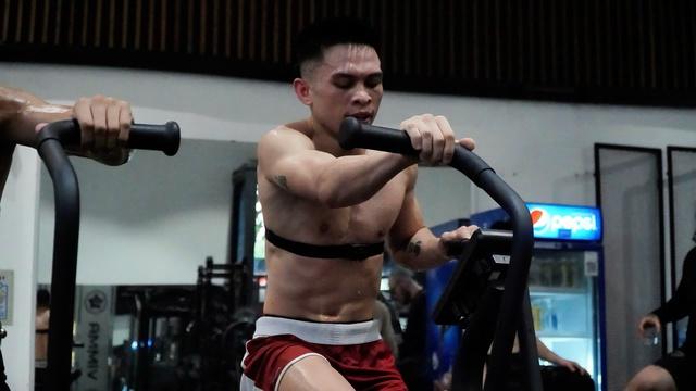 Từ bỏ nghề y và ngã rẽ cuộc đời của võ sĩ quyền anh chuyên nghiệp - Ảnh 1.