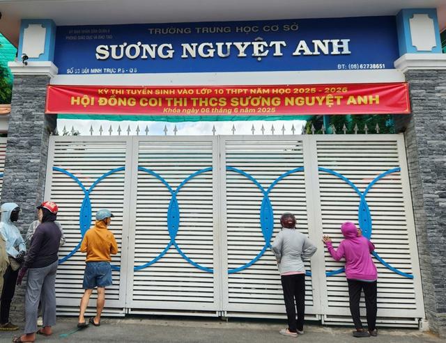 Có thể giảm áp lực vào lớp 10 công lập hay không ?  - Ảnh 2.