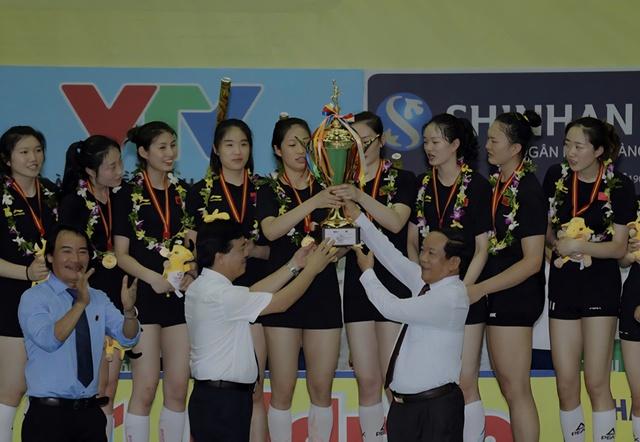 Đội hình 'đẹp như mơ' của đội Trung Quốc ở giải bóng chuyền VTV9 - Bình Điền- Ảnh 1.