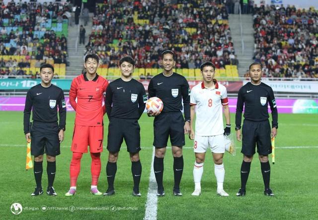 Báo Hàn Quốc háo hức khi đấu đội tuyển Việt Nam và HLV Kim Sang-sik tại Asian Cup- Ảnh 1.