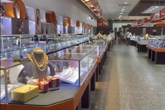 Phát hiện 20 người nước ngoài vi phạm xuất nhập cảnh tại cửa hàng ở Nha Trang- Ảnh 2.