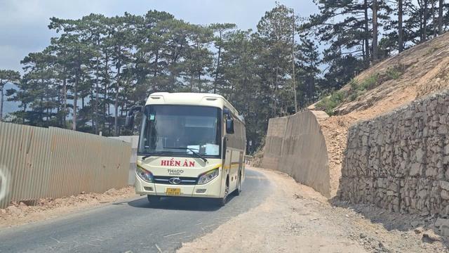 Chậm khắc phục sạt lở ta luy âm cầu Treo đèo D’ran- Ảnh 1.
