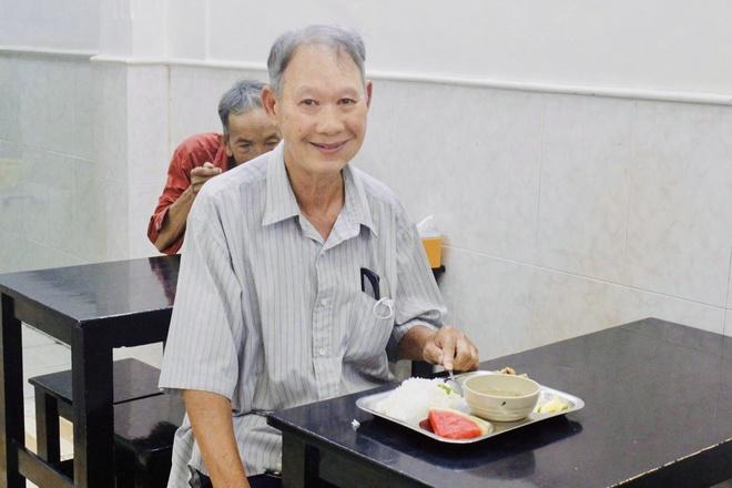 Quán cơm miễn phí gần bệnh viện và lời chúc lạ: ‘Mong không gặp lại’- Ảnh 1.