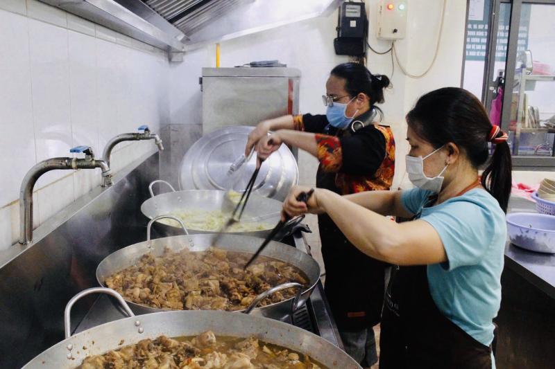 Quán cơm miễn phí gần bệnh viện và lời chúc lạ: ‘Mong không gặp lại’- Ảnh 10.