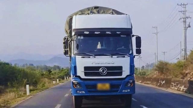 CSGT Khánh Hòa phạt tài xế lạng lách bỏ chạy trên quốc lộ 1 64 triệu đồng- Ảnh 1.