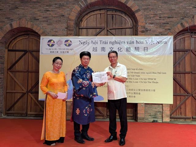 Đoàn khách Đài Loan trải nghiệm áo dài, ẩm thực Việt tại TP.HCM - Ảnh 1.