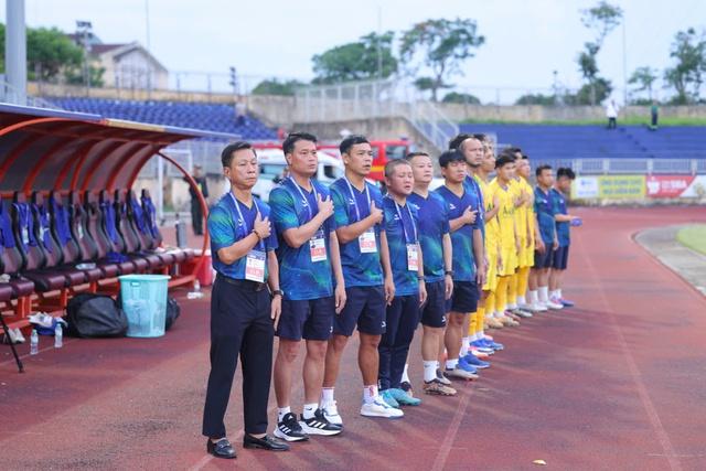 Bảng xếp hạng V-League mới nhất: Ninh Bình FC không bỏ cuộc, HAGL bất ngờ thoát ghế nóng- Ảnh 2.