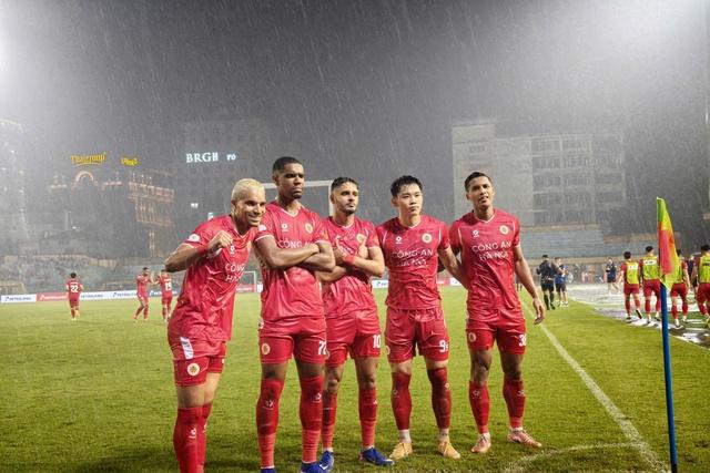 CLB CAHN thắng kịch tính Thanh Hóa, chính thức đăng quang V-League 2025-2026- Ảnh 2.