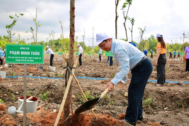 TP.HCM tổ chức trồng cây mừng sinh nhật Bác - Ảnh 4.