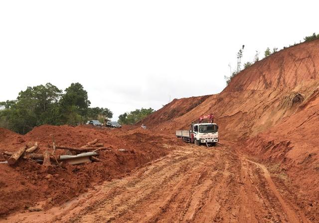 Đèo Gia Bắc trên quốc lộ 28 lại sạt lở, khuyến cáo không lưu thông- Ảnh 1.