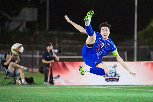 Đánh bại Cris Phan và Ngô Kiến Huy, streamer Độ Mixi vô địch giải bóng đá đặc biệt- Ảnh 3.