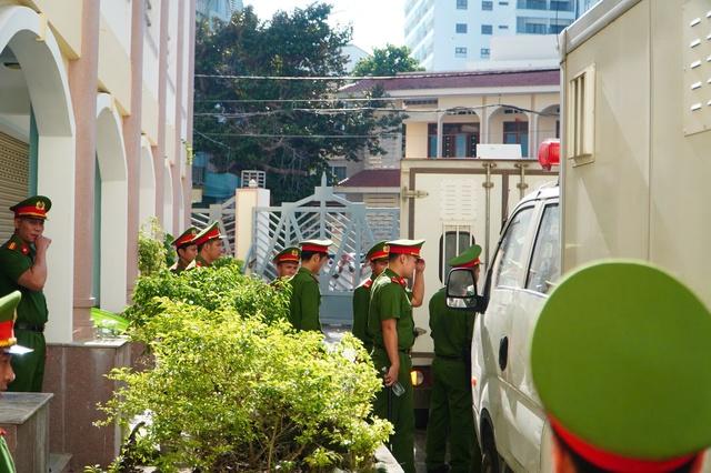 Thắt chặt an ninh tại phiên tòa xét xử vụ cướp ngân hàng ở Gia Lai- Ảnh 2.
