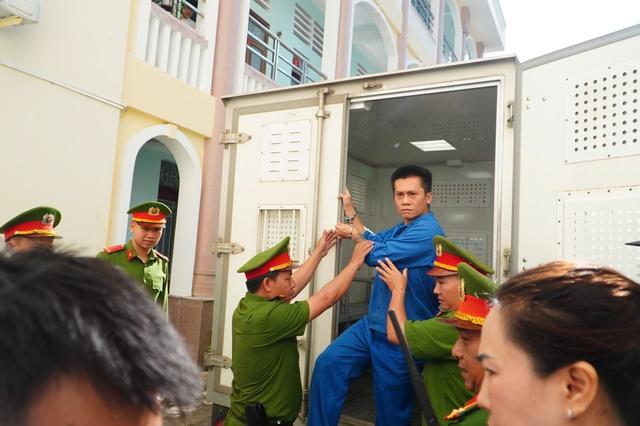 Thắt chặt an ninh tại phiên tòa xét xử vụ cướp ngân hàng ở Gia Lai- Ảnh 3.