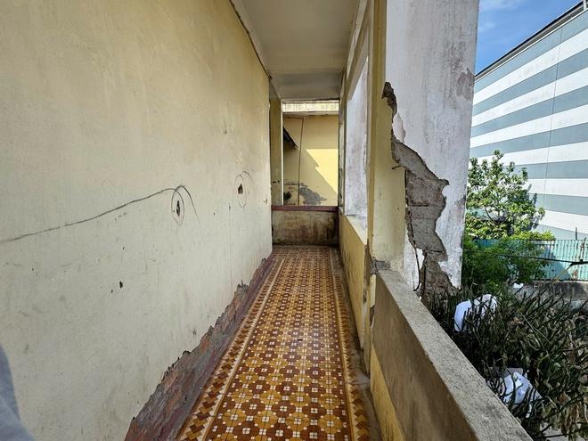 Trường nội trú Quảng Trị xuống cấp nghiêm trọng, lan can gãy, bê tông rơi từ trần nhà- Ảnh 2.