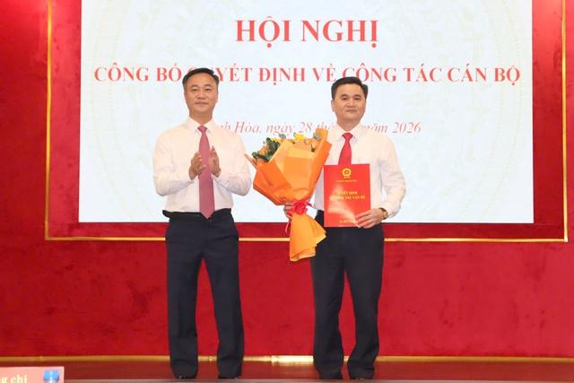 Khánh Hòa bổ nhiệm Giám đốc Sở Giáo dục và Đào tạo, Chánh văn phòng Tỉnh ủy- Ảnh 1.