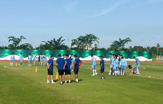 U.19 Việt Nam tập buổi đầu tại Indonesia: Điều kiện khá khắc nghiệt nhưng…- Ảnh 2.