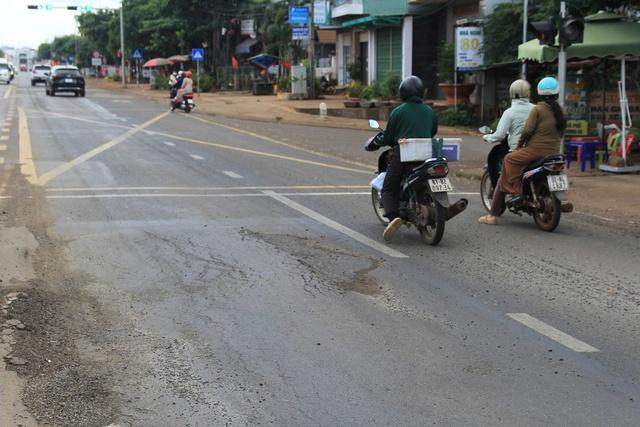 Quốc lộ 19 mới hoàn thành đã xuất hiện nhiều hư hỏng- Ảnh 3.