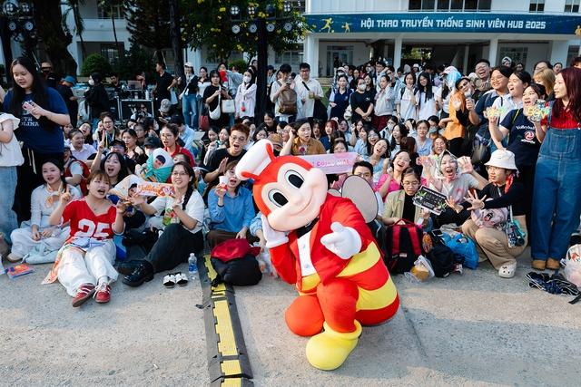 Jollibee đem giá trị tích cực đến giới trẻ qua hành trình The Jolly School - Yah!  - Ảnh 1.