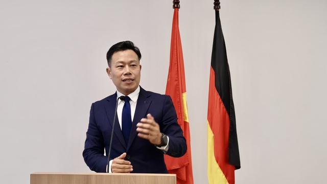 Thứ trưởng Bộ GD-ĐT kiêm giữ chức Chủ tịch Hội đồng Trường đại học Việt Đức - Ảnh 1.