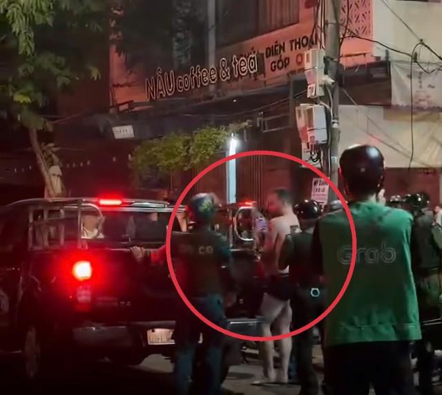Đà Nẵng: Khởi tố người nước ngoài đập phá quán cà phê gây thiệt hại hơn 380 triệu đồng- Ảnh 3. Đà Nẵng: Khởi tố người nước ngoài đập phá quán cà phê gây thiệt hại hơn 380 triệu đồng- Ảnh 3.