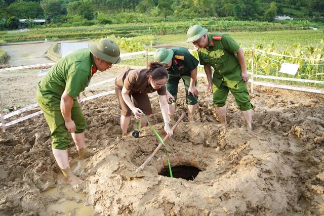 Cao Bằng: 'hố tử thần' sâu 5 m, chuyên gia cảnh báo gì? - Ảnh 2.