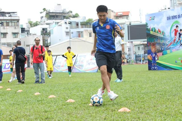 Lê Giang Patrik, Ngô Đăng Khoa 'tiếp lửa' giải bóng đá thiếu niên - nhi đồng HTV- Ảnh 3.