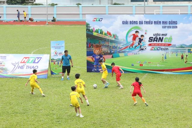 Lê Giang Patrik, Ngô Đăng Khoa 'tiếp lửa' giải bóng đá thiếu niên - nhi đồng HTV- Ảnh 4.