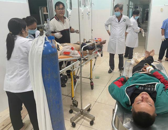Xe giường nằm bị nạn lúc rạng sáng trên cao tốc Phan Thiết - Dầu Giây- Ảnh 1. Xe giường nằm bị nạn lúc rạng sáng trên cao tốc Phan Thiết - Dầu Giây- Ảnh 1.