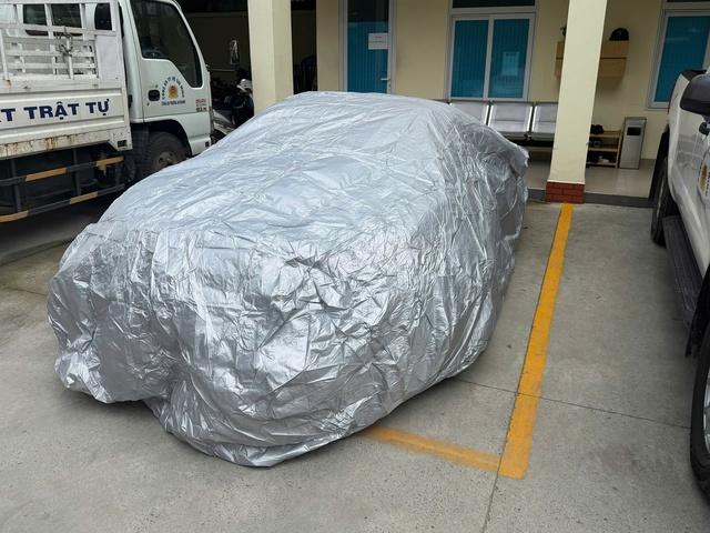 Lấy lời khai nam thanh niên biểu diễn ô tô Porsche trong khu Sala - Ảnh 2.