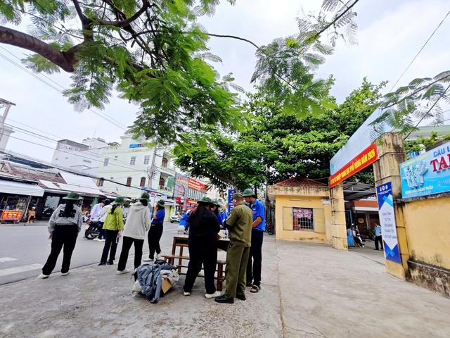 3 thí sinh Khánh Hòa bị đình chỉ vì sử dụng điện thoại trong phòng thi - Ảnh 1.