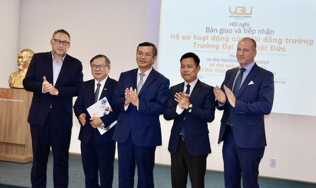 Thứ trưởng Bộ GD-ĐT kiêm giữ chức Chủ tịch Hội đồng Trường đại học Việt Đức - Ảnh 3.