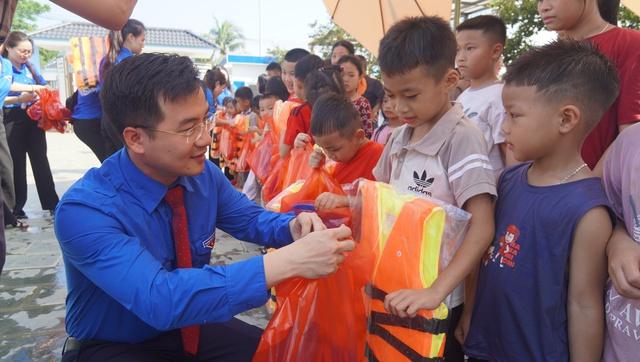 Biết ơn những người hy sinh vì Tổ quốc - Ảnh 4.