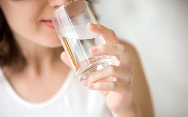 Hết mình lúc đi biển, 'hết hồn' lúc cháy nắng: 5 mẹo cứu làn da cực nhạy - Ảnh 4.