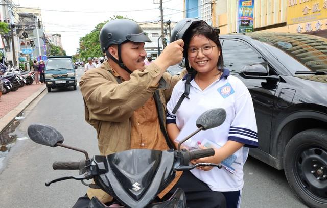 Ngày cuối thi tốt nghiệp THPT: Thí sinh Cà Mau lo môn Địa lý   - Ảnh 2.