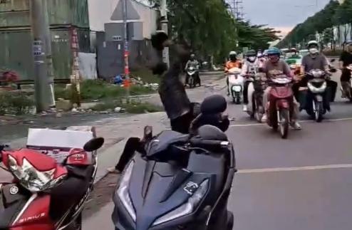 Công an làm rõ vụ đánh người trên đường Lê Quang Đạo- Ảnh 1. Công an làm rõ vụ đánh người trên đường Lê Quang Đạo- Ảnh 1.