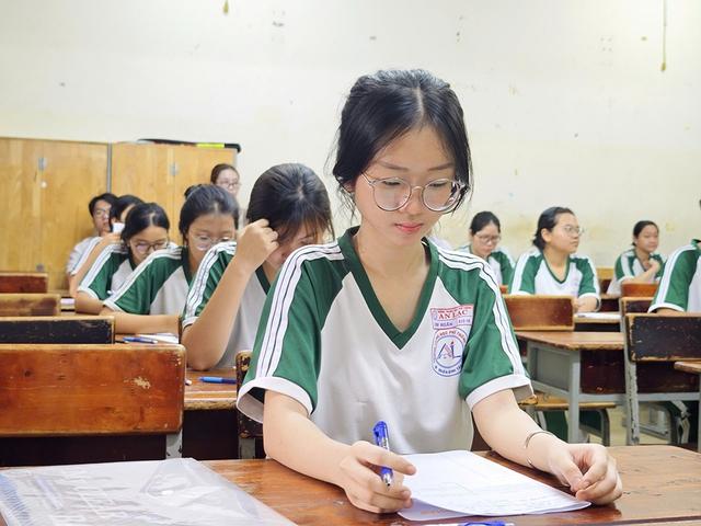 Thi tốt nghiệp THPT 2026: Quy mô nhiều tỉnh tăng mạnh, tìm phương án vận chuyển đề - Ảnh 1.
