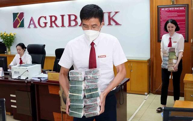Ngân hàng chạy đua huy động vốn- Ảnh 1.