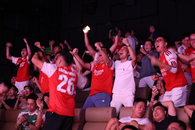 FanStation bùng nổ tinh thần 'từ fan thành bạn' đêm PSG bảo vệ ngôi vương trước Arsenal- Ảnh 2.