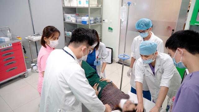 Cấp cứu thai phụ nhồi máu cơ tim: Để không phải chọn giữa mẹ và con - Ảnh 1.