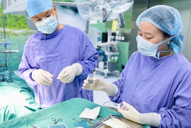 Hợp tác Việt - Nga: Nâng tầm kỹ thuật cấy ốc tai điện tử - Ảnh 1.