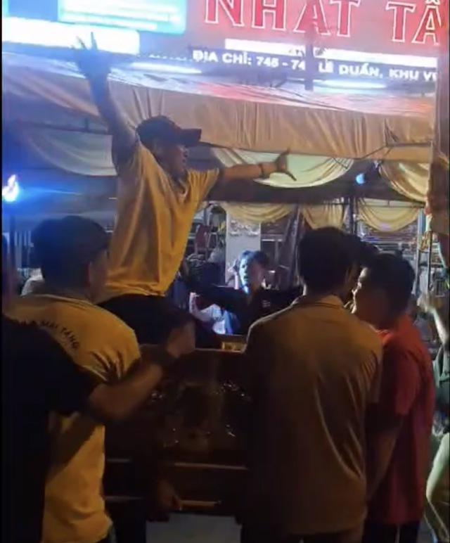 Một phút chơi trội và bản án có thật - Ảnh 2.
