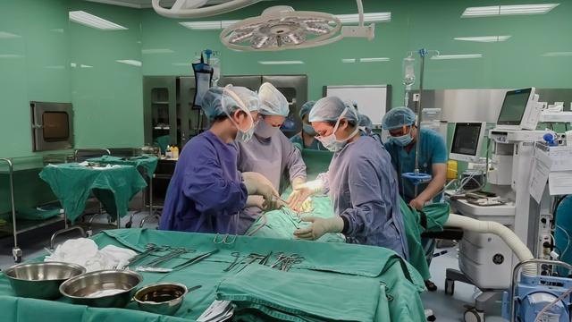Cấp cứu thai phụ nhồi máu cơ tim: Để không phải chọn giữa mẹ và con - Ảnh 2.