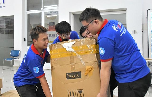 Tất bật từ sáng đến khuya, sẵn sàng tiếp sức thí sinh - Ảnh 3.