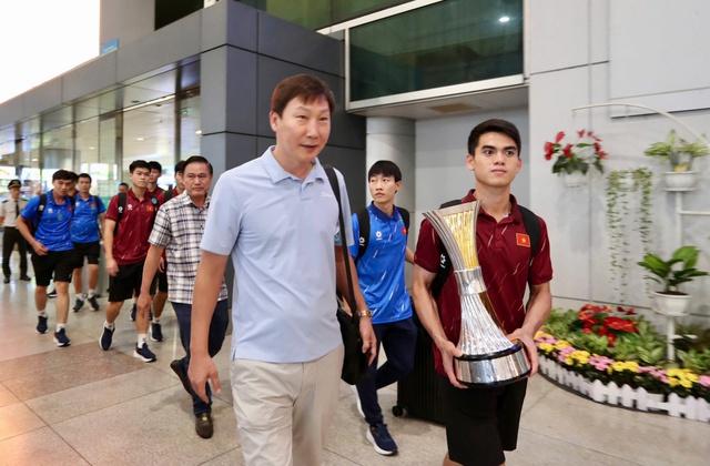Nóng: FIFA đồng ý cho Lê Giang Patrik khoác áo đội tuyển Việt Nam, ông Kim có hàng thủ lý tưởng- Ảnh 3.