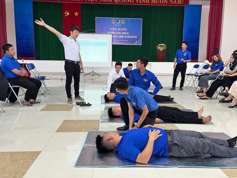 Cựu sinh viên Úc khước từ trời Tây, dành cả thanh xuân để… cứu người - Ảnh 4.